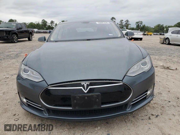2013 Tesla Model S Performance с VIN 5YJSA1CP6DFP22018, выставлен на аукционе Copart как лот 55681235 с пробегом 86 813 миль миль и Списание • Salvage title. История ставок и продаж доступна на DreamBid. Изображение 5.
