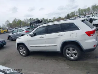 2011 Jeep Grand Cherokee Limited with VIN 1J4RR5GG4BC631343, listed as a IAAI auction lot 41933513 with 262,207 mi miles. Bid and sale history available at carsss.com. Image 14.