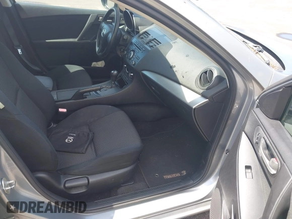 2013 Mazda 3 i Sport z VIN JM1BL1U74D1735108, wystawiony jako IAAI lot #42138724 z przebiegiem 114 856 mil mil oraz . Historia ofert i sprzedaży dostępna na DreamBid. Obrazek 5.