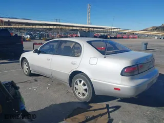 1993 Lexus GS 300 with VIN JT8JS47E7P0044285, listed as a IAAI auction lot 41782769 with 333,576 mi miles. Bid and sale history available at carsss.com. Image 3.