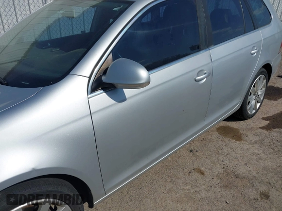 2012 Volkswagen Jetta SportWagen TDI w/Sunroof with VIN 3VWPL7AJ4CM686399, listed as a IAAI auction lot 42036340 with 89,780 mi miles. Bid and sale history available at carsss.com. Image 6.