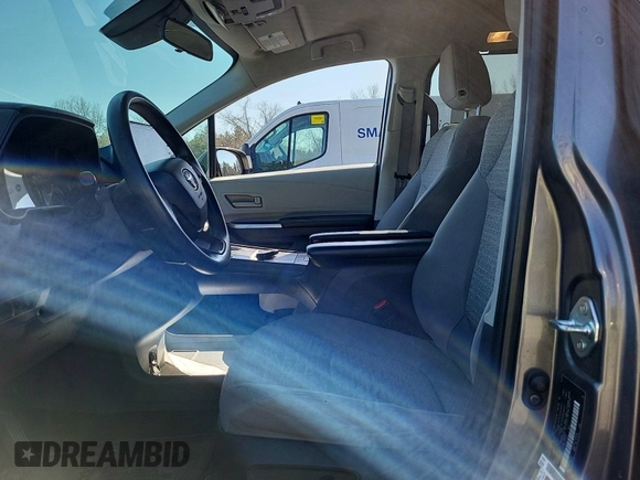 2022 Toyota Sienna LE с VIN 5TDKSKFC2NS047017, выставлен на аукционе IAAI как лот 42501101 с пробегом 155 942 миль миль и . История ставок и продаж доступна на DreamBid. Изображение 12.
