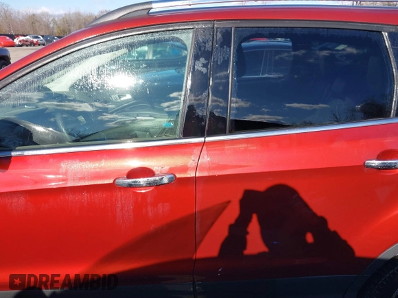 2014 Ford Escape SE with VIN 1FMCU9GX1EUE23044, listed as a IAAI auction lot 41597818 with 165,348 mi miles. Bid and sale history available at carsss.com. Image 13.