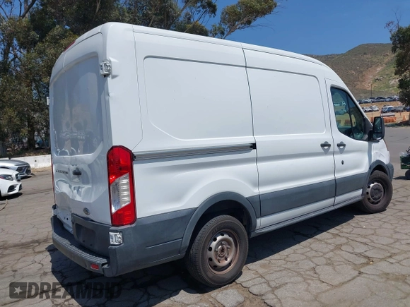 2017 Ford Transit Cargo z VIN 1FTYE1CM9HKB50925, wystawiony jako IAAI lot #42095471 z przebiegiem 152 583 mil mil oraz . Historia ofert i sprzedaży dostępna na DreamBid. Obrazek 4.