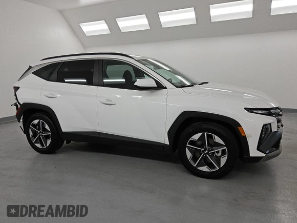 2025 Hyundai Tucson SEL with VIN 5NMJB3DE2SH470037, listed as a Copart auction lot 53915985 with 13,836 mi miles and Clean Title. Bid and sale history available at DreamBid. Image 4.