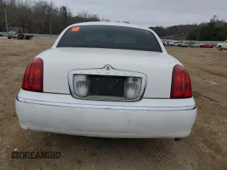 1999 Lincoln Town Car Executive z VIN 1LNHM81W7XY699742, wystawiony jako Copart lot #44360135 z przebiegiem 96 325 mil mil oraz Szkody całkowita. Historia ofert i sprzedaży dostępna na DreamBid. Obrazek 6.