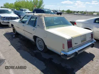 1984 Ford Crown Victoria z VIN 1FABP43F9EZ170457, wystawiony jako IAAI lot #42095730 z przebiegiem 60 839 mil mil oraz . Historia ofert i sprzedaży dostępna na DreamBid. Obrazek 3.