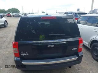 2016 Jeep Patriot Latitude z VIN 1C4NJRFB0GD814670, wystawiony jako IAAI lot #42638264 z przebiegiem 125 190 mil mil oraz . Historia ofert i sprzedaży dostępna na DreamBid. Obrazek 16.