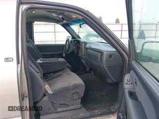 2000 Chevrolet Silverado 1500 with VIN 1GCEK14T1YZ362274, listed as a IAAI auction lot 41636856 with 136,879 mi miles. Bid and sale history available at carsss.com. Image 5.