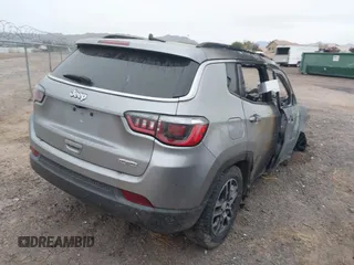 2017 Jeep Compass Latitude z VIN 3C4NJCBB3HT617443, wystawiony jako IAAI lot #41580855 z przebiegiem Nie podano mil oraz . Historia ofert i sprzedaży dostępna na DreamBid. Obrazek 4.