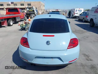 2015 Volkswagen Beetle Fleet Edition z VIN 3VWF17AT6FM639589, wystawiony jako IAAI lot #42538753 z przebiegiem 104 935 mil mil oraz . Historia ofert i sprzedaży dostępna na DreamBid. Obrazek 16.