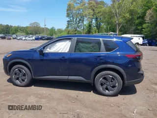 2024 Nissan Rogue SV z VIN 5N1BT3BA6RC683868, wystawiony jako IAAI lot #42212490 z przebiegiem 29 411 mil mil oraz . Historia ofert i sprzedaży dostępna na DreamBid. Obrazek 14.