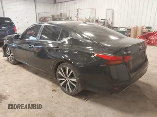 2019 Nissan Altima SR with VIN 1N4BL4CV4KC124052, listed as a IAAI auction lot 41684752 with 102,450 mi miles and . Bid and sale history available at carsss.com. Image 3.