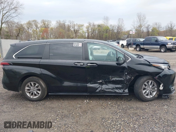 2022 Toyota Sienna XLE with VIN 5TDYRKEC3NS111265, listed as a IAAI auction lot 42041080 with 114,667 mi miles and . Bid and sale history available at DreamBid. Image 13.