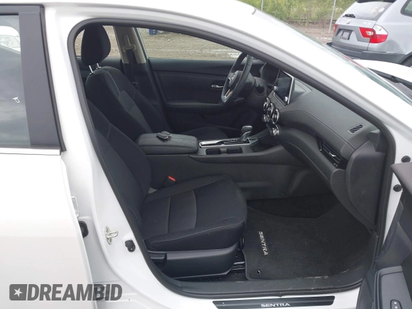 2024 Nissan Sentra SV z VIN 3N1AB8CV1RY221651, wystawiony jako IAAI lot #42215900 z przebiegiem 11 241 mil mil oraz . Historia ofert i sprzedaży dostępna na DreamBid. Obrazek 5.