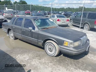 1991 Lincoln Town Car Executive with VIN 1LNCM81W9MY732357, listed as a IAAI auction lot 42537413 with 33,284 mi miles and . Bid and sale history available at DreamBid. Image 1.
