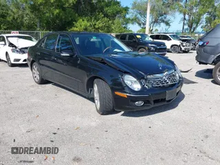 2008 Mercedes-Benz E-Class Luxury 3.5L with VIN WDBUF87X68B307818, listed as a IAAI auction lot 41881520 with 197,934 mi miles. Bid and sale history available at carsss.com. Image 1.