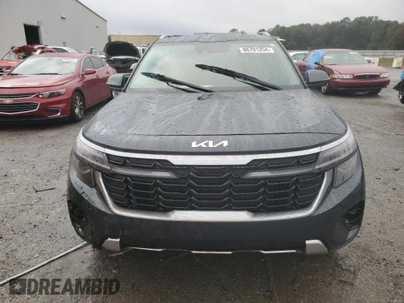 2024 Kia Seltos EX z VIN KNDER2AA2R7606483, wystawiony jako Copart lot #86701254 z przebiegiem 15 965 mil mil oraz Szkoda całkowita • Salvage title. Historia ofert i sprzedaży dostępna na DreamBid. Obrazek 5.