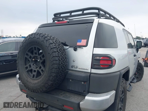 2007 Toyota FJ Cruiser with VIN JTEBU11F370036941, listed as a IAAI auction lot 42024330 with 164,703 mi miles. Bid and sale history available at carsss.com. Image 4.
