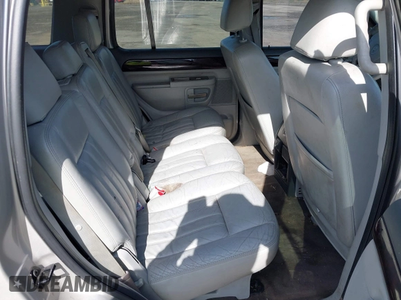2005 Lincoln Aviator with VIN 5LMEU88H05ZJ33100, listed as a IAAI auction lot 42139584 with 205,556 mi miles and . Bid and sale history available at DreamBid. Image 8.
