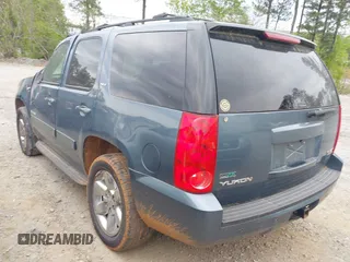 2010 GMC Yukon SLT with VIN 1GKUKCE00AR245212, listed as a IAAI auction lot 42028245 with 245,013 mi miles. Bid and sale history available at carsss.com. Image 3.