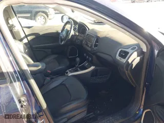 2018 Jeep Compass Latitude with VIN 3C4NJCBB8JT495426, listed as a IAAI auction lot 41527461 with 197,244 mi miles. Bid and sale history available at carsss.com. Image 5.