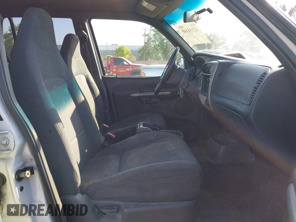 2002 Ford Explorer Sport Trac Value z VIN 1FMZU67E02UB39519, wystawiony jako IAAI lot #42151145 z przebiegiem 203 823 mil mil oraz . Historia ofert i sprzedaży dostępna na DreamBid. Obrazek 5.
