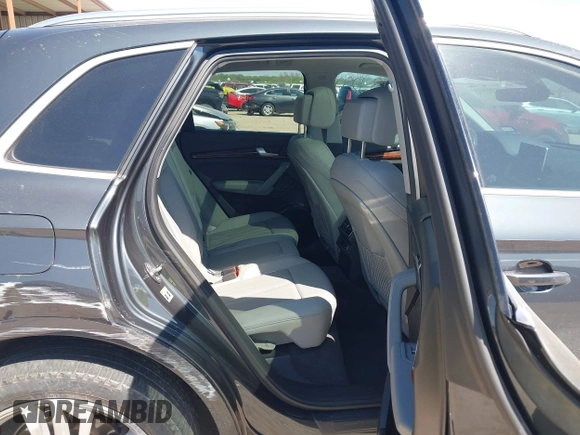 2018 Audi Q5 Premium Plus z VIN WA1BNAFY8J2105219, wystawiony jako IAAI lot #41991915 z przebiegiem 80 732 mil mil oraz . Historia ofert i sprzedaży dostępna na DreamBid. Obrazek 8.