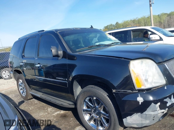 2008 GMC Yukon Denali z VIN 1GKFK63848J131662, wystawiony jako IAAI lot #41887718 z przebiegiem 319 420 mil mil oraz . Historia ofert i sprzedaży dostępna na DreamBid. Obrazek 13.