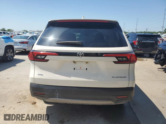 2024 Toyota Highlander XLE with VIN 5TDAAAB53RS028837, listed as a Copart auction lot 52251485 with 31,040 mi miles and Salvage title. Bid and sale history available at DreamBid. Image 6.