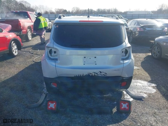 2017 Jeep Renegade Sport with VIN ZACCJAAH3HPF00275, listed as a IAAI auction lot 41353370 with 134,479 mi miles. Bid and sale history available at carsss.com. Image 16.