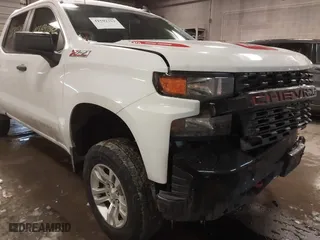 2019 Chevrolet Silverado 1500 Custom Trail Boss with VIN 3GCPYCEF6KG250539, listed as a IAAI auction lot 41592352 with 135,612 mi miles. Bid and sale history available at carsss.com. Image 20.