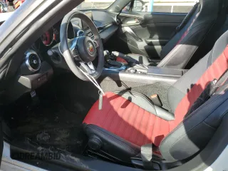 2019 FIAT 124 Spider Urbana Edition z VIN JC1NFAEK8K0142228, wystawiony jako Copart lot #42313995 z przebiegiem 13 935 mil mil oraz Szkoda całkowita • Salvage title. Historia ofert i sprzedaży dostępna na DreamBid. Obrazek 7.