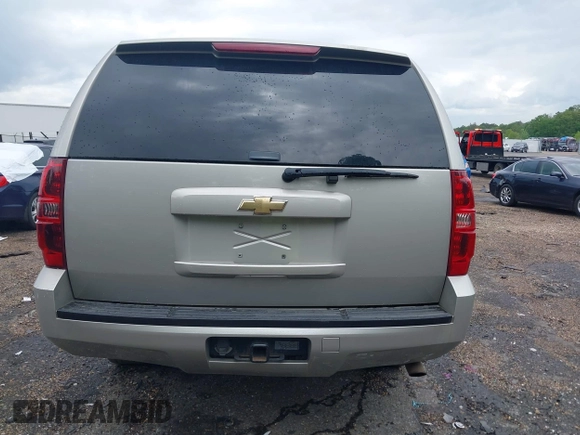 2007 Chevrolet Suburban LT with VIN 3GNGK26K07G303144, listed as a IAAI auction lot 42119779 with 181,852 mi miles and . Bid and sale history available at DreamBid. Image 16.