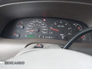 2002 Ford Excursion Limited с VIN 1FMNU43SX2EA77555, выставлен на аукционе IAAI как лот 41526308 с пробегом 274 040 миль миль и . История ставок и продаж доступна на DreamBid. Изображение 7.