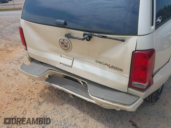 2006 Cadillac Escalade z VIN 1GYEK63N46R134468, wystawiony jako IAAI lot #42407664 z przebiegiem 240 664 mil mil oraz . Historia ofert i sprzedaży dostępna na DreamBid. Obrazek 12.