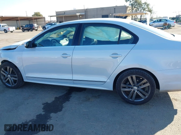 2018 Volkswagen Jetta SEL с VIN 3VWL17AJ2JM252094, выставлен на аукционе IAAI как лот 41397575 с пробегом 57 983 миль миль и . История ставок и продаж доступна на DreamBid. Изображение 14.