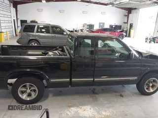 2000 Chevrolet S-10 LS with VIN 1GCCS1943YK168119, listed as a IAAI auction lot 41409246 with 194,506 mi miles. Bid and sale history available at carsss.com. Image 13.