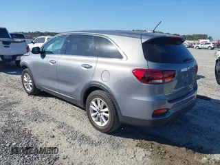 2020 Kia Sorento LX with VIN 5XYPG4A36LG698767, listed as a IAAI auction lot 40711932 with 38,979 mi miles. Bid and sale history available at carsss.com. Image 3.