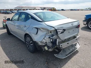 2023 Nissan Altima SV z VIN 1N4BL4DV0PN385186, wystawiony jako IAAI lot #42421832 z przebiegiem 44 341 mil mil oraz . Historia ofert i sprzedaży dostępna na DreamBid. Obrazek 3.