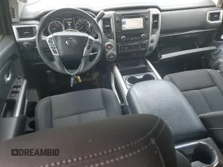2017 Nissan Titan Platinum Reserve z VIN 1N6AA1E56HN571502, wystawiony jako Copart lot #56751155 z przebiegiem 105 017 mil mil oraz Szkoda całkowita • Salvage title. Historia ofert i sprzedaży dostępna na DreamBid. Obrazek 8.