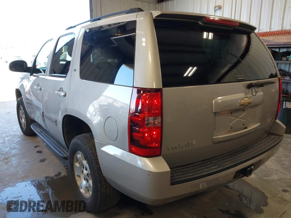 2007 Chevrolet Tahoe LT z VIN 1GNFK13077R224756, wystawiony jako IAAI lot #42620527 z przebiegiem Nie podano mil oraz . Historia ofert i sprzedaży dostępna na DreamBid. Obrazek 3.