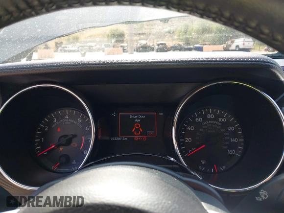 2017 Ford Mustang V6 z VIN 1FA6P8AM8H5336232, wystawiony jako IAAI lot #42089034 z przebiegiem 72 257 mil mil oraz . Historia ofert i sprzedaży dostępna na DreamBid. Obrazek 7.