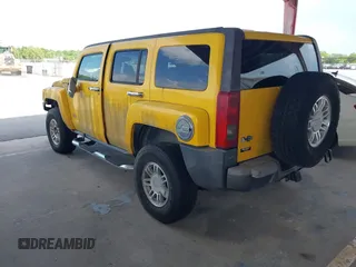 2006 Hummer H3 z VIN 5GTDN136168258202, wystawiony jako IAAI lot #42339366 z przebiegiem 236 939 mil mil oraz . Historia ofert i sprzedaży dostępna na DreamBid. Obrazek 3.