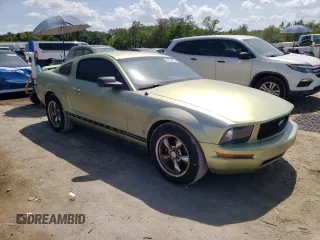 2005 Ford Mustang Deluxe with VIN 1ZVFT80N555143190, listed as a Copart auction lot 55550105 with 183,355 mi miles and Clean Title. Bid and sale history available at carsss.com. Image 4.