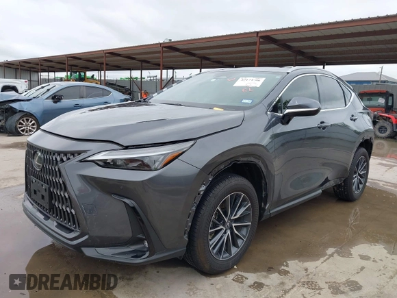 2024 Lexus NX 250 Premium z VIN 2T2GDCAZ7RC015465, wystawiony jako IAAI lot #42171196 z przebiegiem 14 322 mil mil oraz . Historia ofert i sprzedaży dostępna na DreamBid. Obrazek 2.