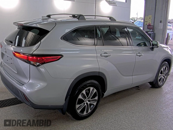 2021 Toyota Highlander XLE with VIN 5TDHZRBH0MS558143, listed as a IAAI auction lot 42859323 with 41,722 mi miles and . Bid and sale history available at DreamBid. Image 4.