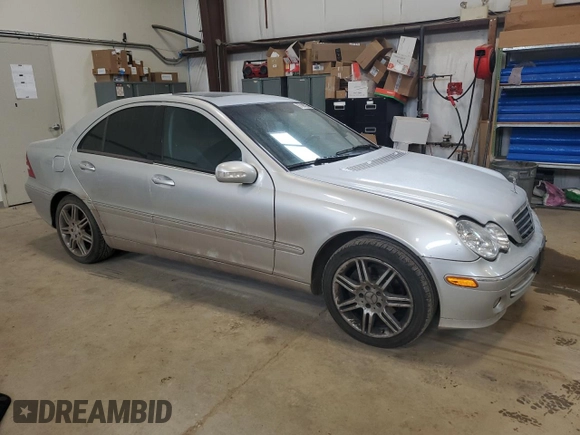 2007 Mercedes-Benz C 280 Luxury with VIN WDBRF54H57F932753, listed as a Copart auction lot 57298235 with 175,759 mi miles and Clean title. Bid and sale history available at DreamBid. Image 4.