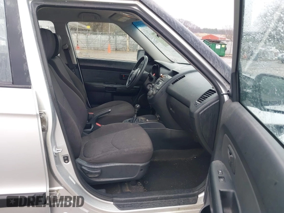 2011 Kia Soul with VIN KNDJT2A15B7319127, listed as a IAAI auction lot 41899511 with 210,660 mi miles. Bid and sale history available at carsss.com. Image 5.