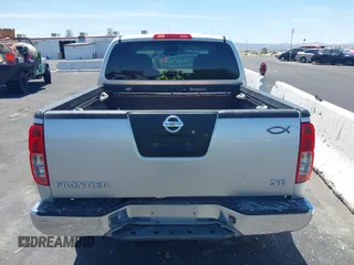 2008 Nissan Frontier Nismo z VIN 1N6AD07U98C446026, wystawiony jako IAAI lot #42338464 z przebiegiem Nie podano mil oraz . Historia ofert i sprzedaży dostępna na DreamBid. Obrazek 16.